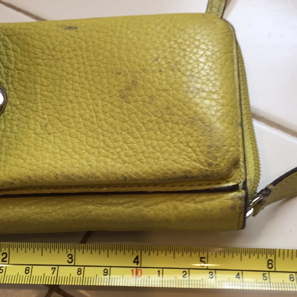 Coach wristlet in used condition - Picture 7 of 8